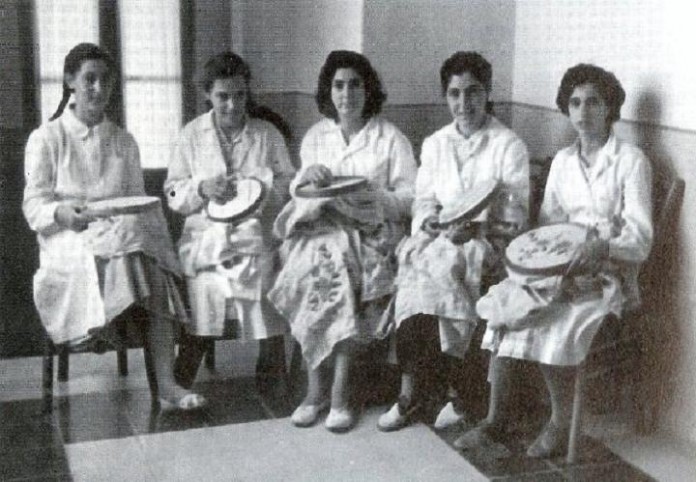 Scuola Ricamo 1956