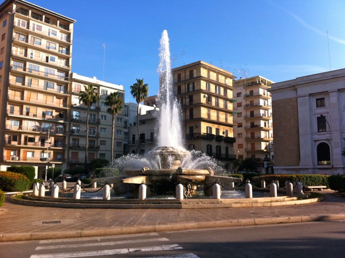 fontana rosa venti piazza ebalia