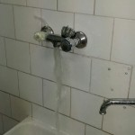rubinetto rotto lavabo
