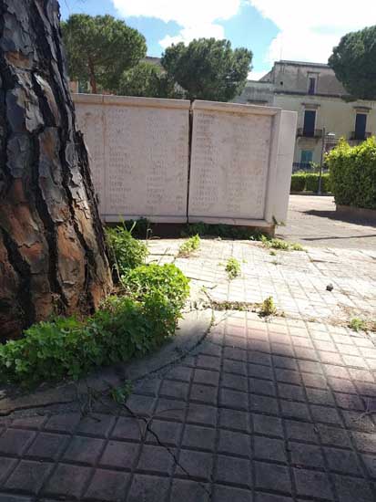 Degrado Monumento Caduti Grottaglie