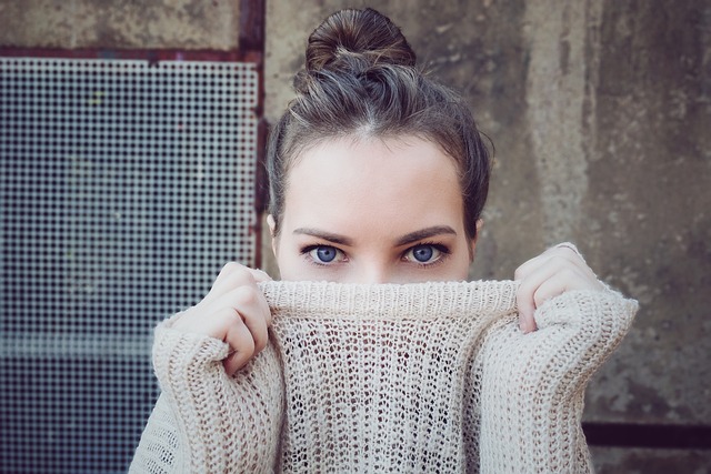 woman-g0bad833f2_640 ovs